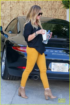 tenue avec pantalon moutarde femme