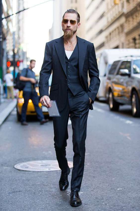 pantalon noir avec chaussure marron