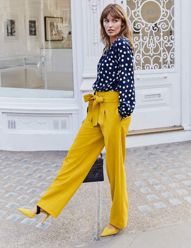 tenue avec pantalon moutarde femme