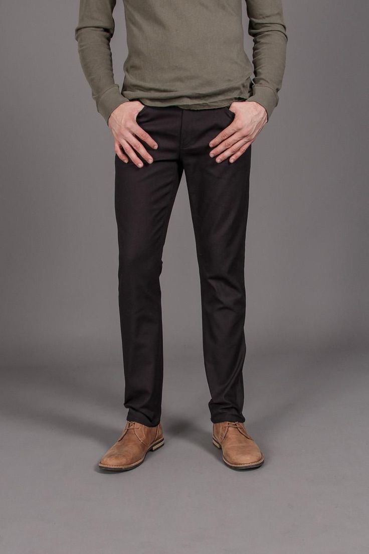pantalon noir avec chaussure marron