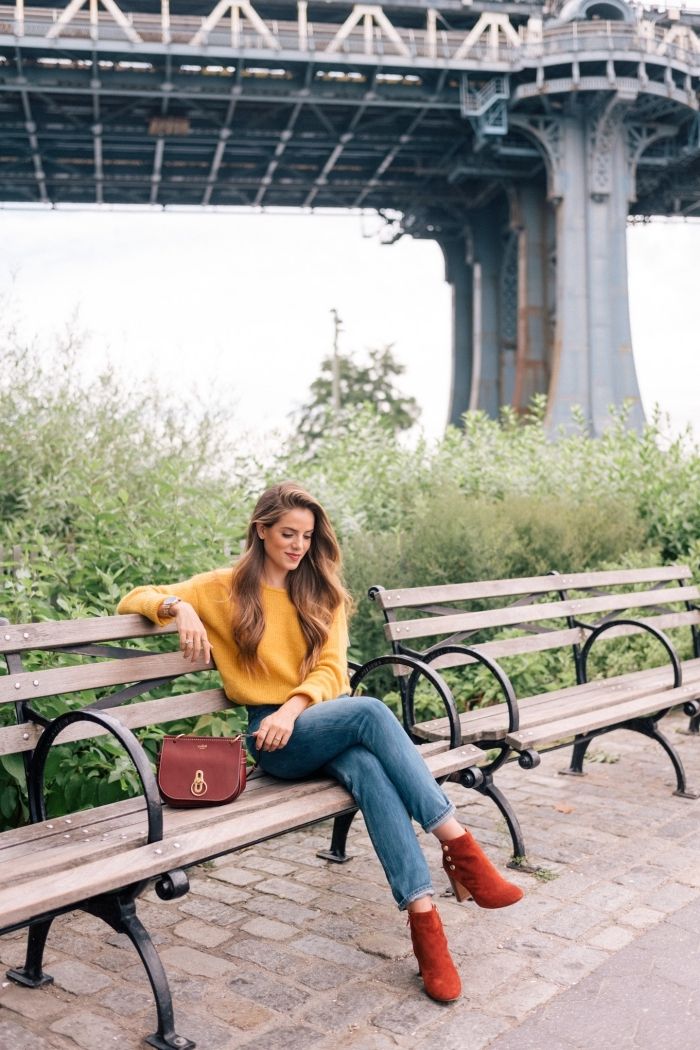 tenue avec pull moutarde