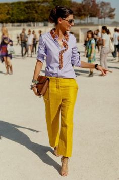 12 idées de Look avec un pantalon jaune | pantalon jaune, idee