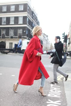 comment porter des baskets rouges