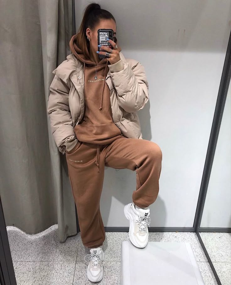 jogging et chemise femme