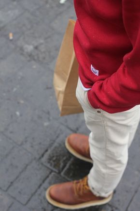 que mettre avec un pull rouge homme