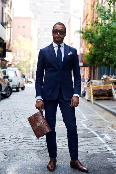 Comment porter un costume bleu avec des chaussures marron ? - PsM