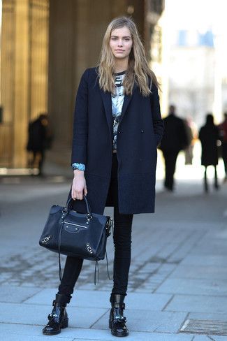 comment porter un manteau bleu marine