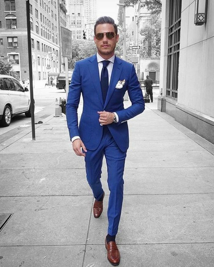 costume bleu chaussure marron
