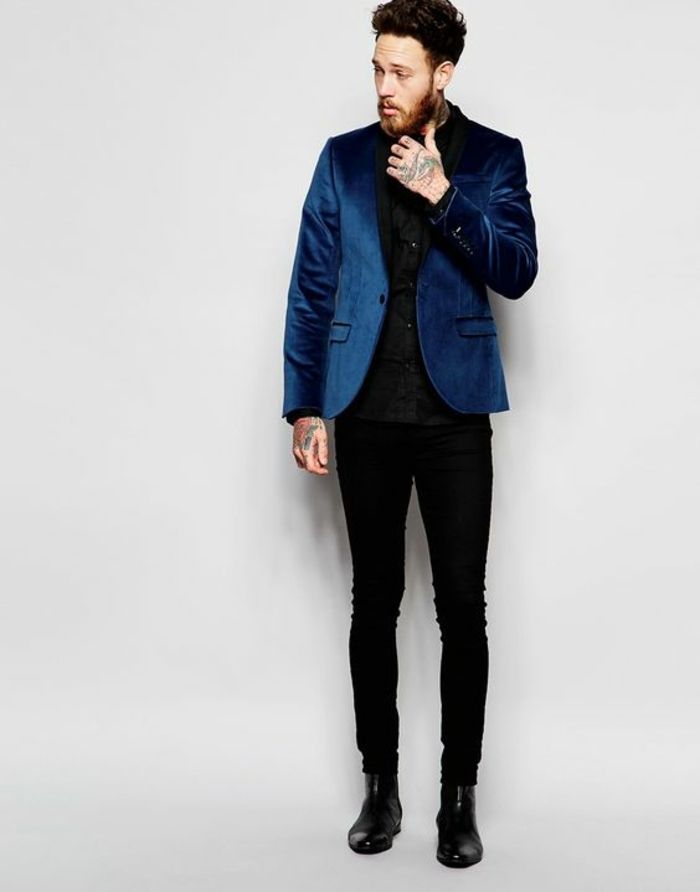 pantalon bleu chemise noire