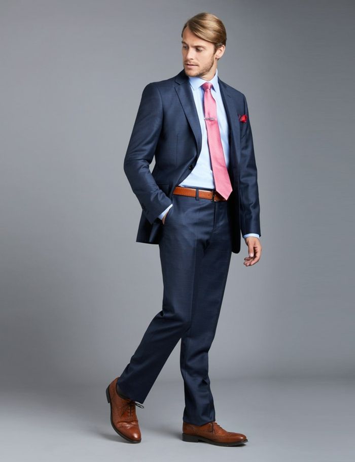 costume bleu chaussure marron