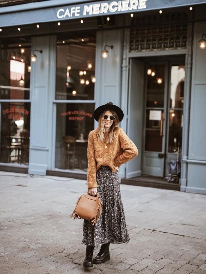 tenue avec pull moutarde