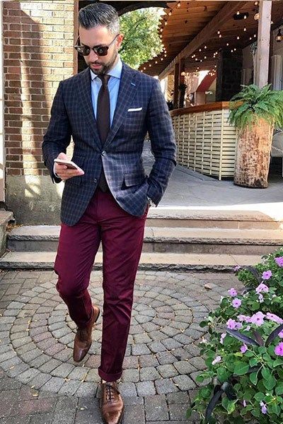 chaussure avec pantalon rouge