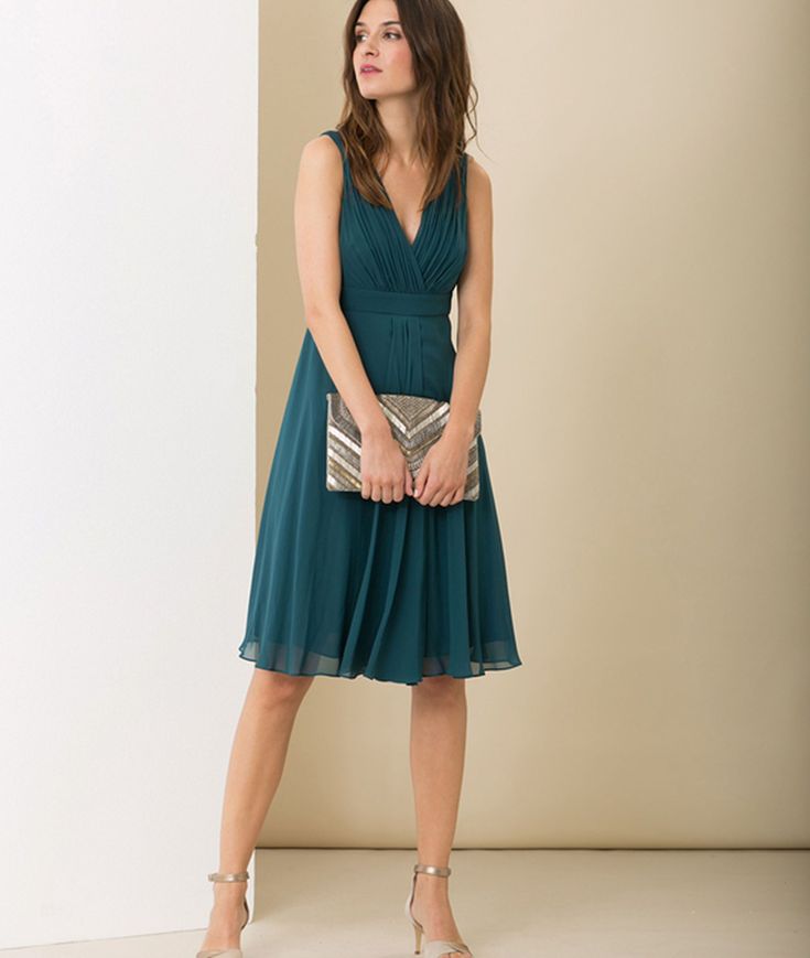 quelle couleur de chaussure avec une robe beige