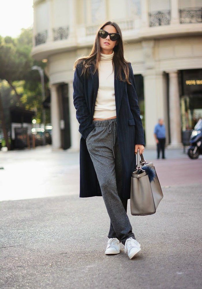 tenue avec un jogging gris