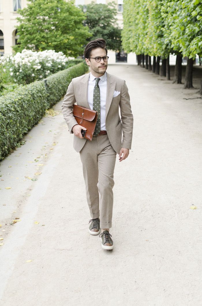 chaussure avec costume beige