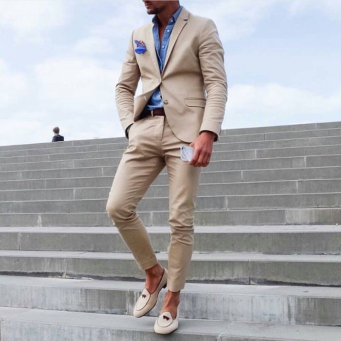 chaussure avec costume beige