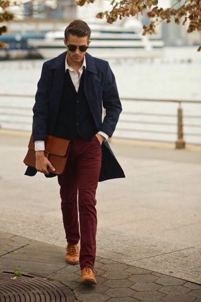 que mettre avec un pull bordeaux